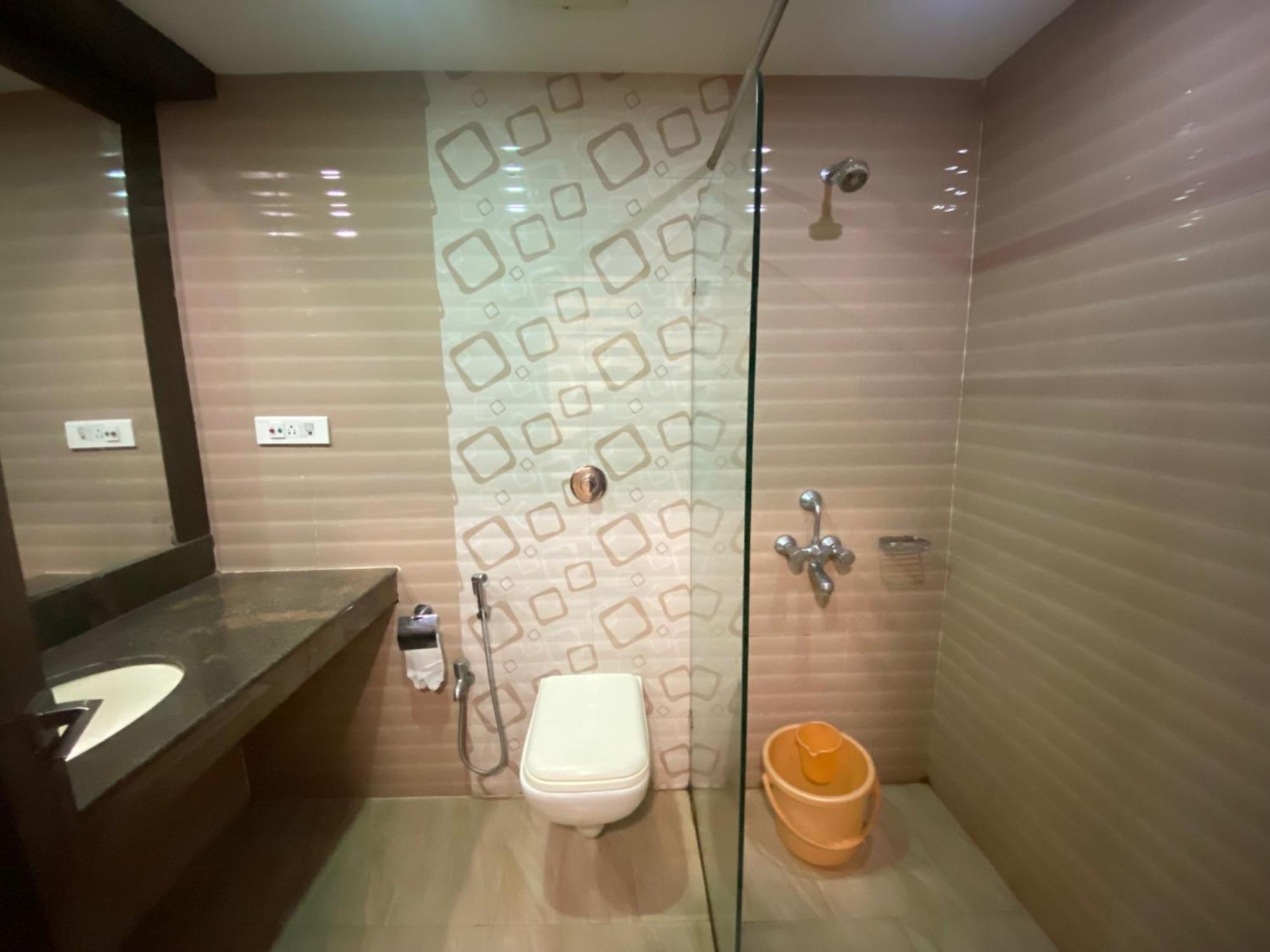 Hotel Rituraj Гувахати Экстерьер фото